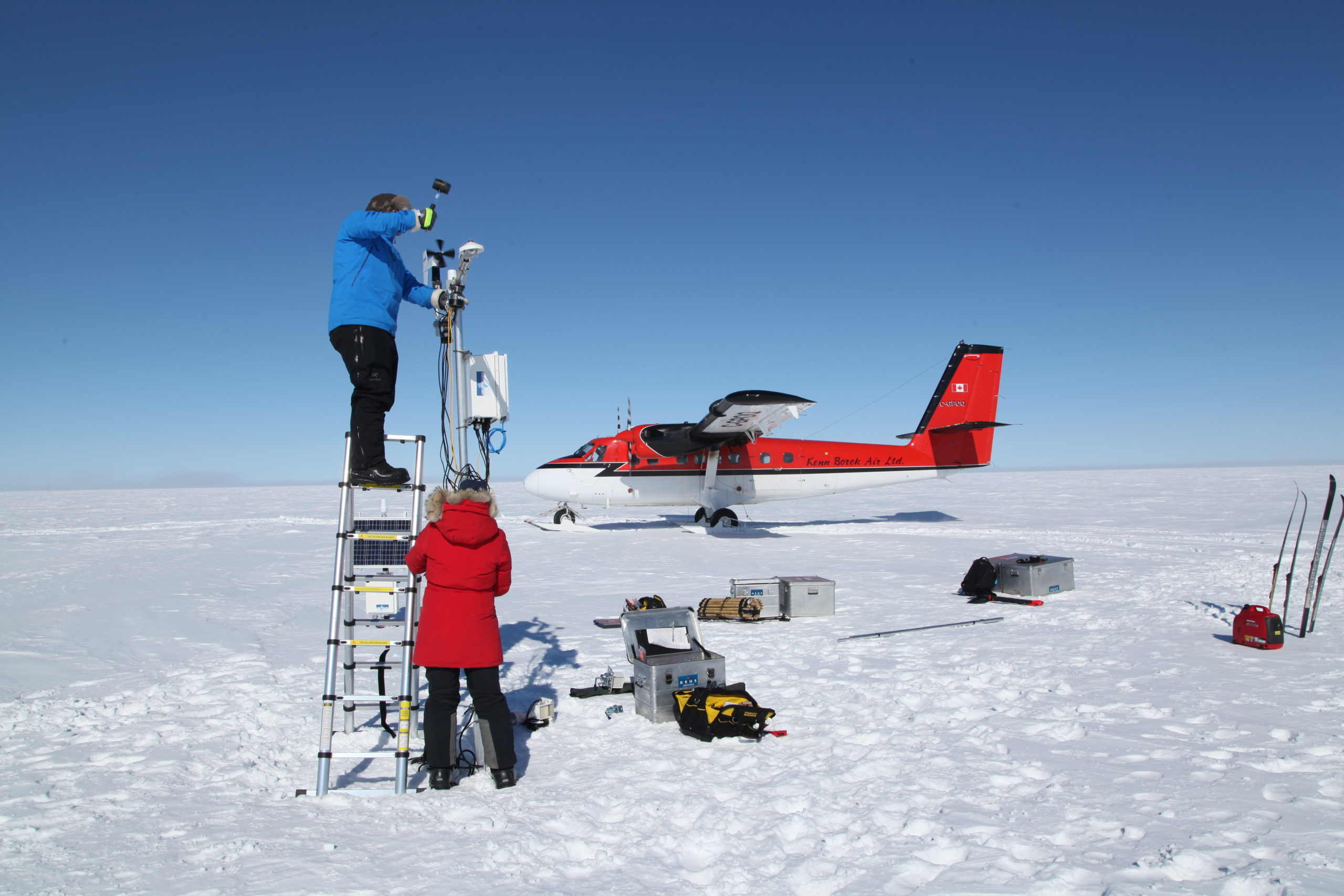 Forskere sætter vejrstation op på Indlandsisen