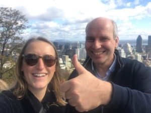 Mette Bendixen står til venstre i billedet og Aart Kroon til højre.