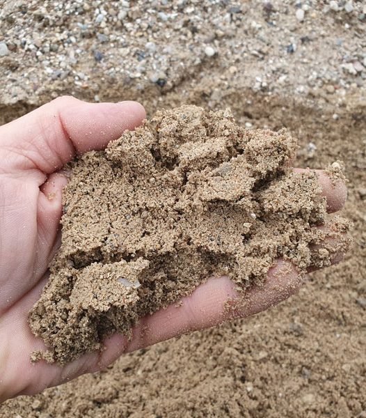 Smeltevandssand i hånd